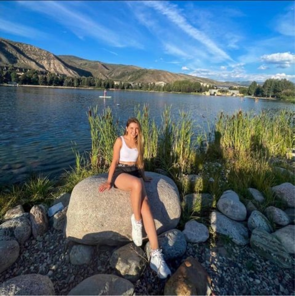 Meet your Posher, Carla